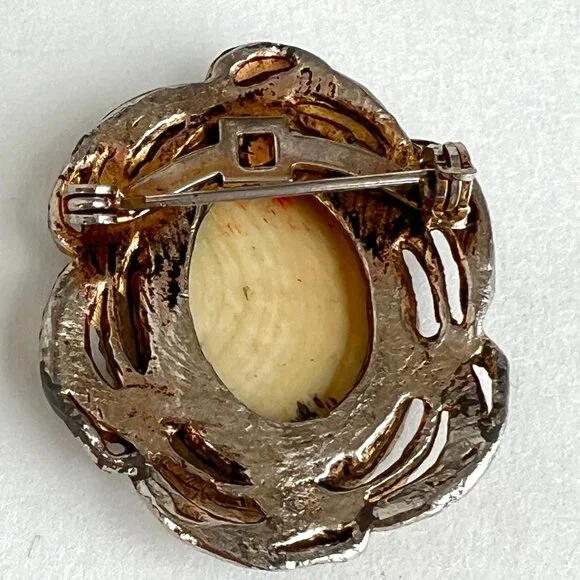 Vintage Scrimshaw Whale Brooch Pin Gold Tone Metal Setting 1.5" - Picture 4 of 4